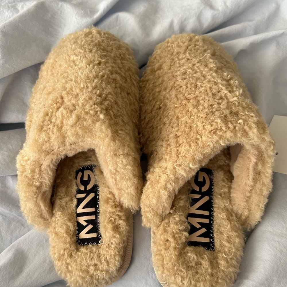 NWT Mango Fuzzy Tan Slippers